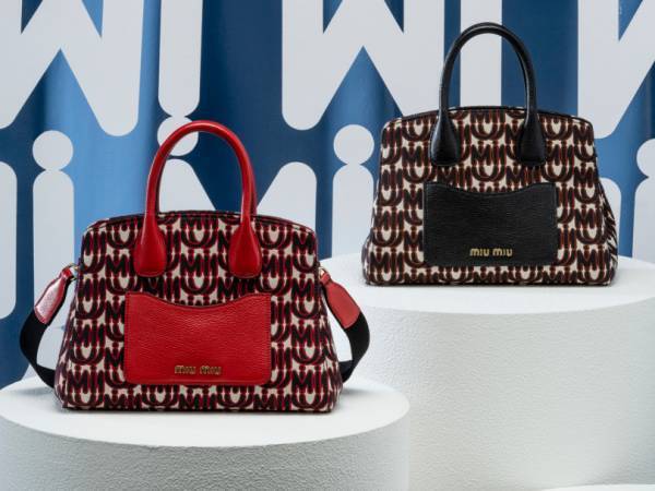 ミュウミュウが新宿伊勢丹をジャック! “ロゴモチーフ”の春夏アイテムをいち早く手に入れよう