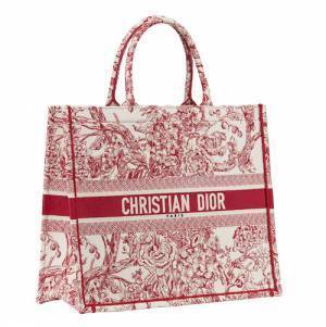 ディオールから、チャイニーズニューイヤーを祝したカプセルコレクションが発売中。ロマンティックな“トワル ドゥ ジュイ”がモチーフに