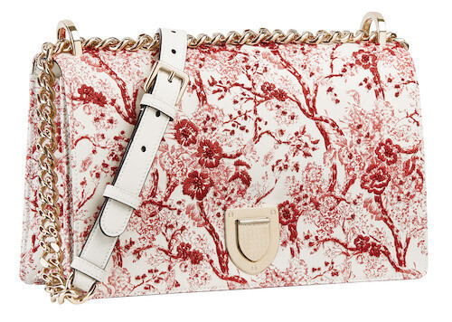 ディオールから、チャイニーズニューイヤーを祝したカプセルコレクションが発売中。ロマンティックな“トワル ドゥ ジュイ”がモチーフに