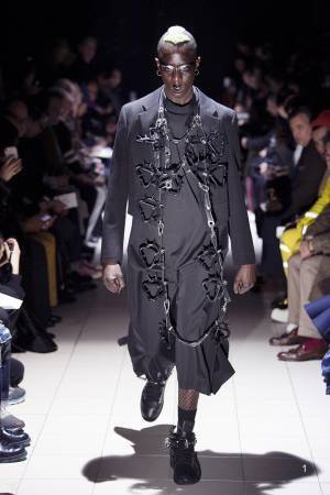 光を求めるソリッドなコム デ ギャルソン・オム プリュス【2019-20秋冬メンズ】