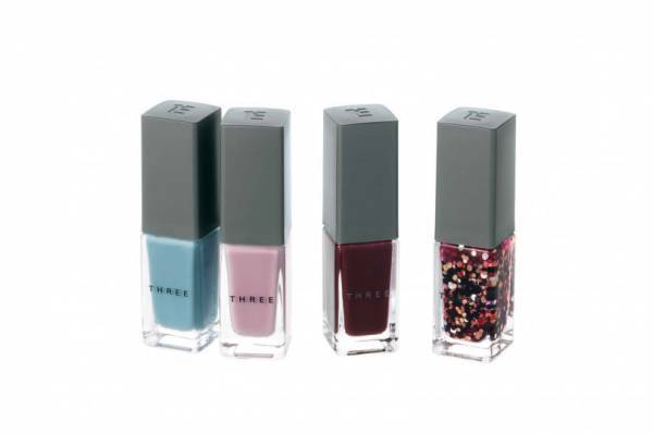 THREEの2019年スプリングコレクション、しなやかな桜色を重ねて描くマチュアなルック