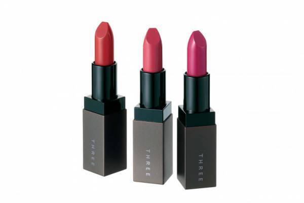 THREEの2019年スプリングコレクション、しなやかな桜色を重ねて描くマチュアなルック