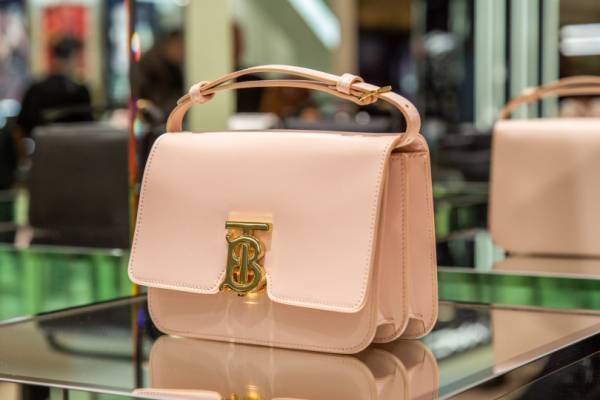 リカルド・ティッシによる新生バーバリー世界をいち早く体感、新宿伊勢丹のポップアップをレポート