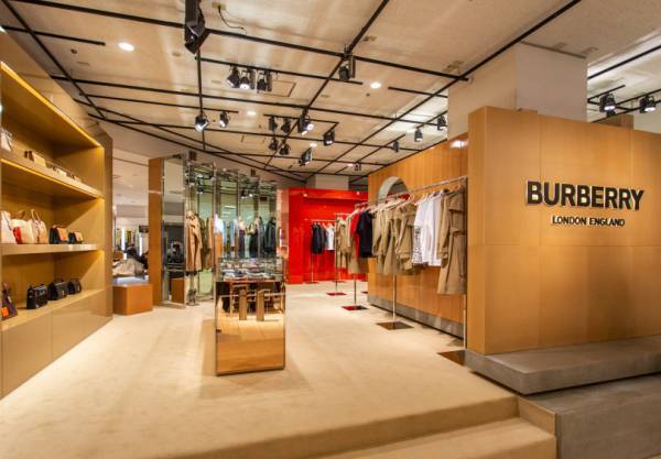 リカルド・ティッシによる新生バーバリー世界をいち早く体感、新宿伊勢丹のポップアップをレポート