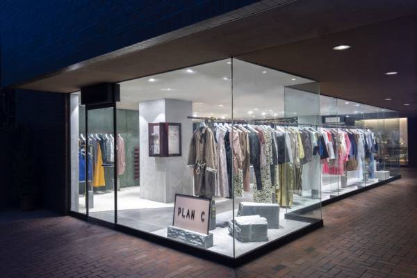 マルニ創業者の娘カロリーナ・カスティリオーニが手がけるPlan Cの世界初旗艦店が青山にオープン