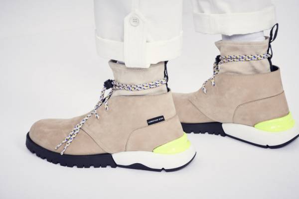 キム・ ジョーンズのディオールからコンバットブーツが新登場