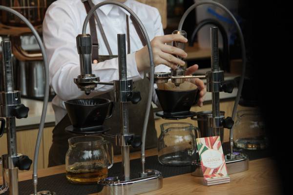 【レポート】国内初! 世界で5店舗目の「スターバックス リザーブ® ロースタリー」が中目黒にオープン。建築デザインは隈研吾