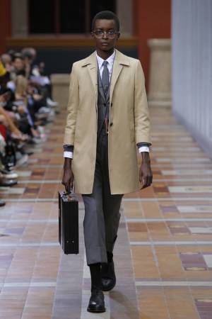 トム ブラウン、モデル全員男装【2019-20秋冬ウィメンズ】