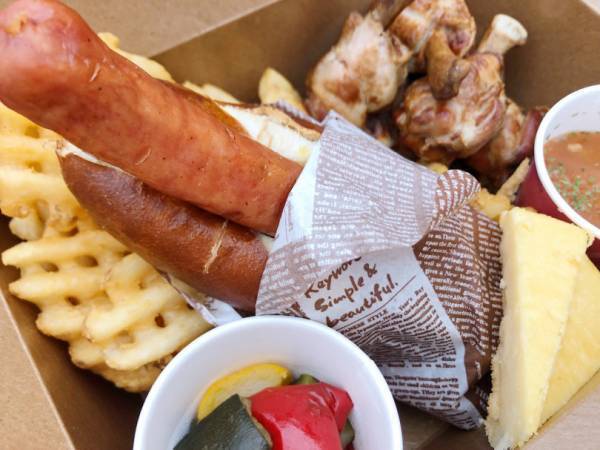 横浜赤レンガ倉庫の春祭り! 移動遊園地とビール...大人も子どもも楽しめる「フリューリングスフェスト」