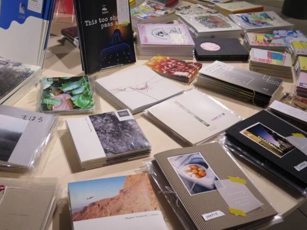 銀座ソニーパークでアートブックの祭典「TOKYO ART BOOK FAIR」開催中。平日限定のアートブック販売機、体験型イベントやライブも