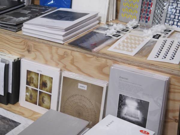 銀座ソニーパークでアートブックの祭典「TOKYO ART BOOK FAIR」開催中。平日限定のアートブック販売機、体験型イベントやライブも