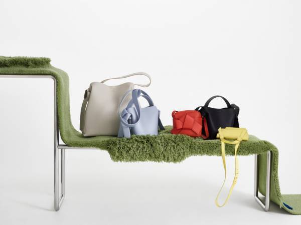 アクネ ストゥディオズのアイコン「Musubi」バッグに新型。春夏新作勢ぞろい