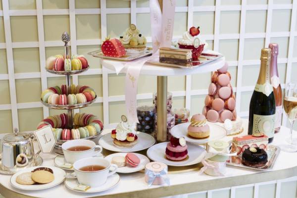 ラデュレ 青山店の1周年を記念して、1日限りのスイーツビュッフェが開催。限定商品の販売も