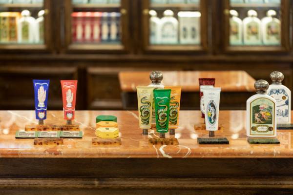 阪急梅田本店にパリ発総合美容専門店「オフィシーヌ・ユニヴェルセル・ビュリー」がオープン