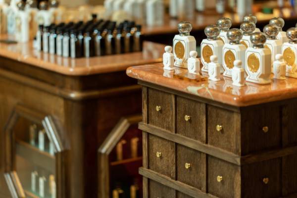 阪急梅田本店にパリ発総合美容専門店「オフィシーヌ・ユニヴェルセル・ビュリー」がオープン