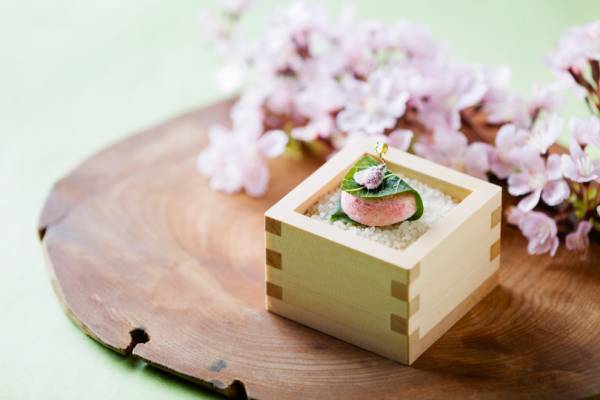 桜で始まり桜で結ぶ、星野リゾート 軽井沢ホテルブレストンコートの洋菓子デザートコース