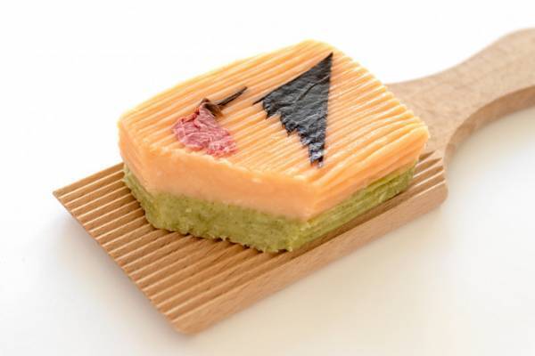 日本初、食べる!? フレーバーバター。和菓子のような桜バターと瀬戸内レモンバターが気になる!