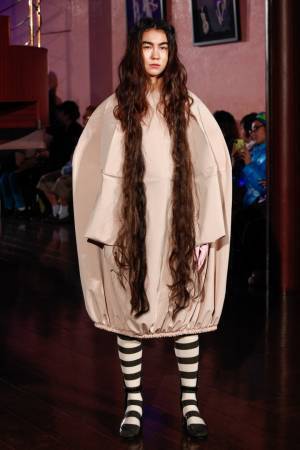 【ルック】ジェニー ファックス2019-20秋冬コレクション