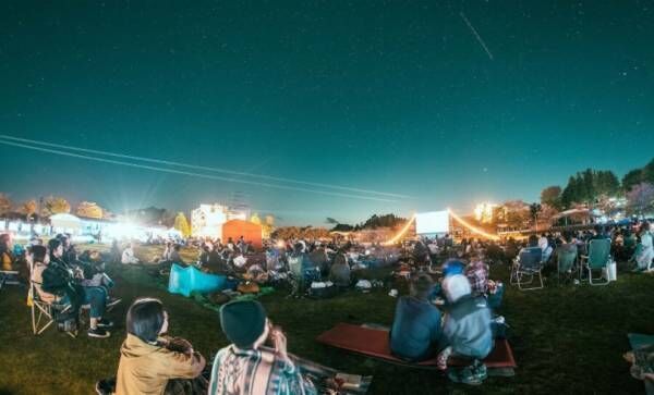 オールナイト野外映画フェス「夜空と交差する森の映画祭」。今年は泊まれる公園「INN THE PARK」にて開催