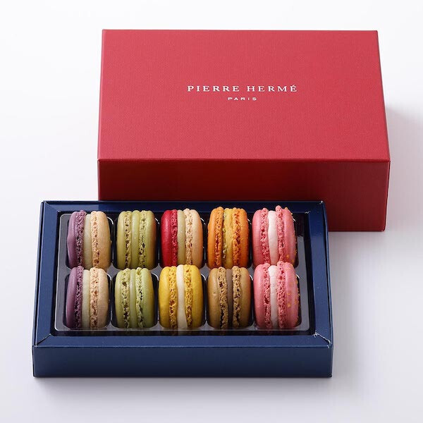 ピエール・エルメ・パリ、母の日に向けた新作マカロンやハート形のパティスリーを限定発売