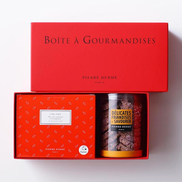 ピエール・エルメ・パリ、母の日に向けた新作マカロンやハート形のパティスリーを限定発売