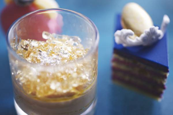 ティアラモチーフのスイーツ。まるでジュエリーなショーメとコンラッド東京のコラボアフタヌーンティー