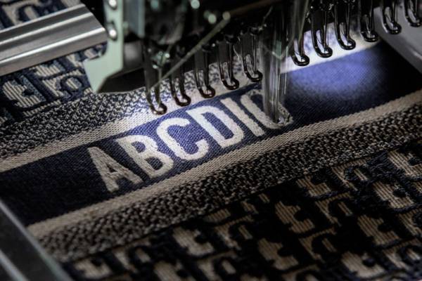 ディオールが新作バッグを発売。マリア・グラツィア・キウリが提案する「ディオールキャンプ」