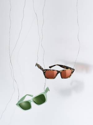 アクネ ストゥディオズが提案する、カラーを楽しむプレイフルなアイウエアコレクション