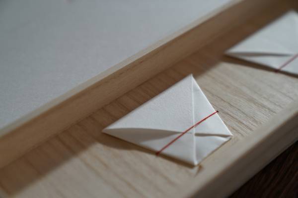 新しい結婚式のかたち「iwaigami」。28年目の結婚式に参列した夜のこと【EDITOR'S BLOG】