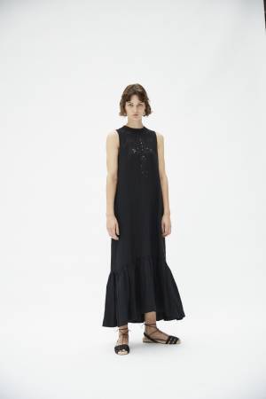 ビューティフルピープルのドレスシャツ、“日常の中にある 大切で待ち遠しくて特別な日” に着たい服【EDITOR'S BLOG】