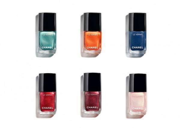 シャネルからこの夏だけのメタリックな限定ネイルカラーが登場
