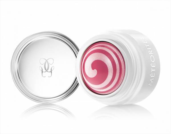 ゲランから、夏の太陽に映える“サテン肌”を演出するフェイスパウダーとチークが登場!