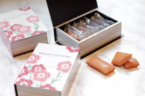 母の日ギフトにおすすめしたい、HUGO & VICTORの期間限定ケーキ&カーネーションボックス