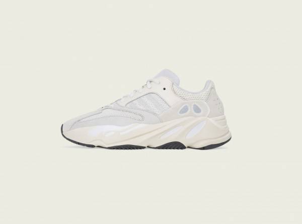 アディダス×カニエ・ウエストの「YEEZY BOOST 700」に、クリームカラーの新色が登場