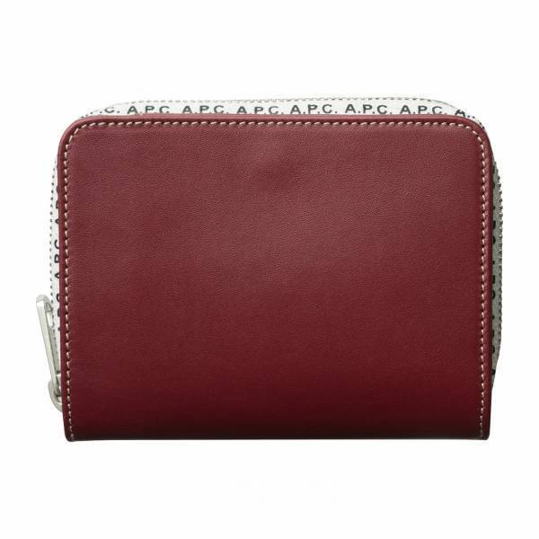 A.P.C. が世界初の刻印イベントを新宿伊勢丹で開催。オリジナルの刻印をバッグなどのレザーアイテムに