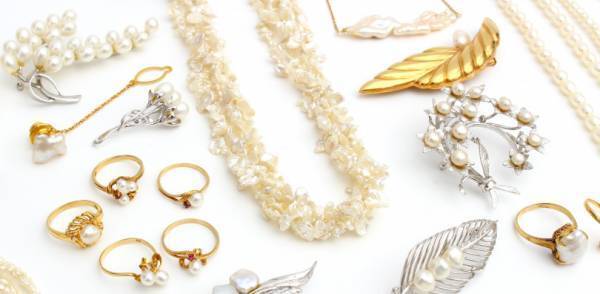 星座×ビンテージパールの個性豊かな美しさ。パスザバトンと神保真珠商店のコラボによるアクセサリーが販売