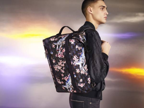 ディオール×空山基の限定コラボアイテムがリリース