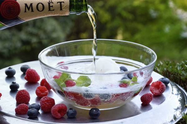 シャンパンをフリーフローで心ゆくまで楽しめる「シャンパンガーデン」が、ホテル椿山荘東京にて開催