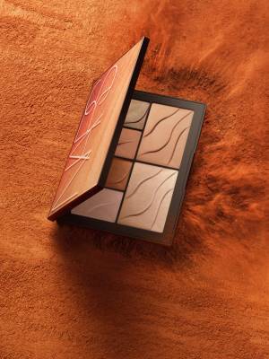 NARSの2019年サマーメイクアップをチェック! シマーで色っぽく、リッチな輝きの情熱的な表情美