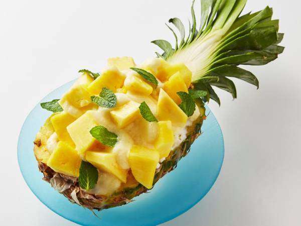 メロンやパイナップルの器に盛られたかき氷! ホテル日航大阪で「プレミアムかき氷」を提供