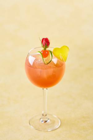 不思議の国アリスをイメージしたスイーツビュッフェが、ホテル インターコンチネンタル 東京ベイで開催