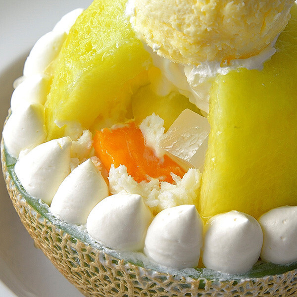 メロン半玉とハーゲンダッツ、暑い日に食べたい第一ホテル東京の豪華なかき氷【今日のスイーツvol.3】