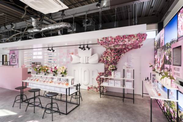 「ミス ディオール」を紐解く展覧会がスタート! 水原希子、吉沢亮、佐々木希らがオープニングに