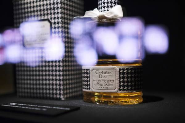 「ミス ディオール」を紐解く展覧会がスタート! 水原希子、吉沢亮、佐々木希らがオープニングに