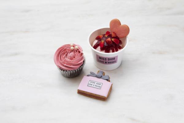 「ミス ディオール」を紐解く展覧会がスタート! 水原希子、吉沢亮、佐々木希らがオープニングに