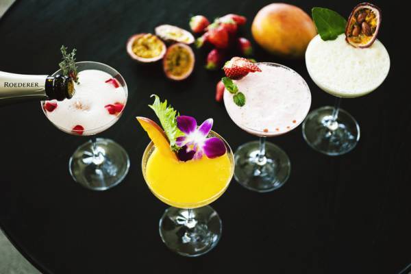 フルーツを使用したかき氷とカクテルでクールダウン。アンダーズ東京の涼やかなメニュー