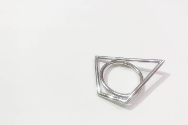 耳元にそっとそよぐ風のようなイヤーカフ。ヘビロテ中の「Rice」のジュエリー【EDITOR'S BLOG】