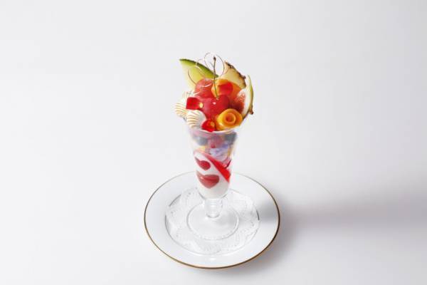 花束のようなパフェ。資生堂パーラー サロン・ド・カフェ ラゾーナ川崎店限定【今日のスイーツvol.4】