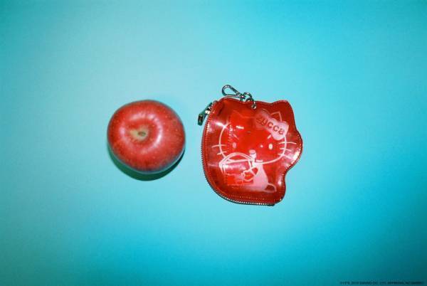 ズッカ×ハローキティに新作! 人気のPVCバックルバッグにキティモチーフの限定モデルが登場