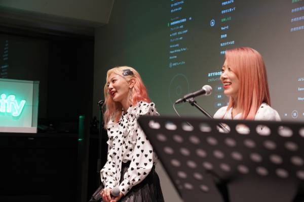 韓国発シンガーソングライター・デュオ、赤頰思春期が来日。ファンとの濃密なイベント【レポート】